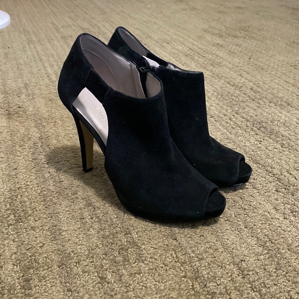 9 West black suede peep toe 4” heels. Sz 5.5